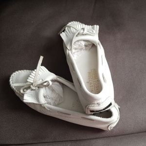 Moccasin shoes color white